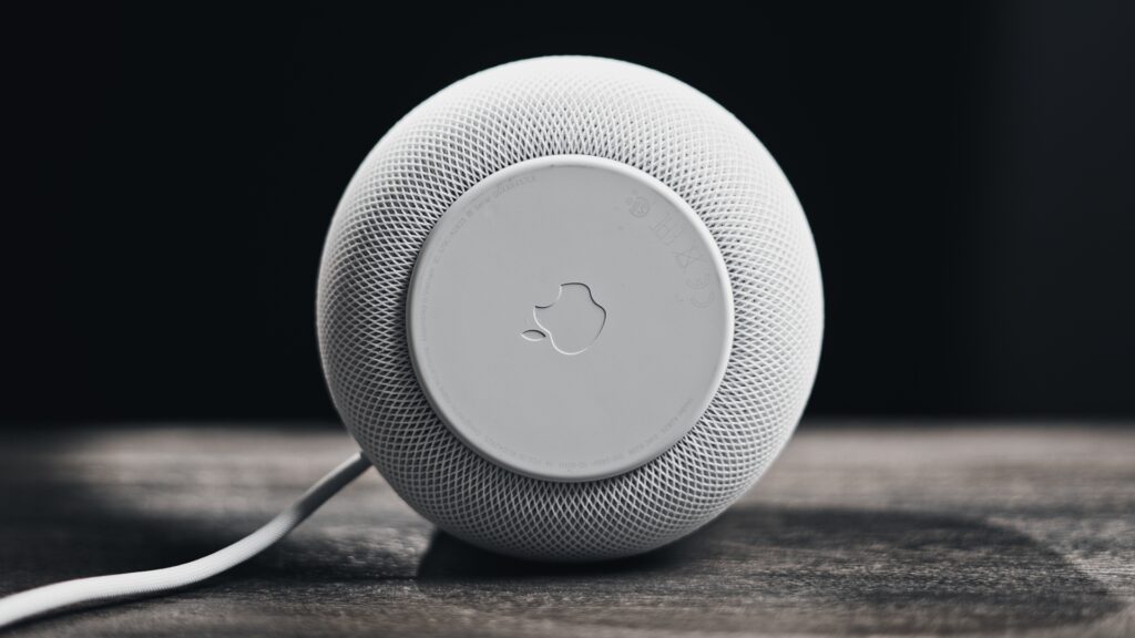 Le dessous du HomePod 2. // Source : Thomas Ancelle / Numerama