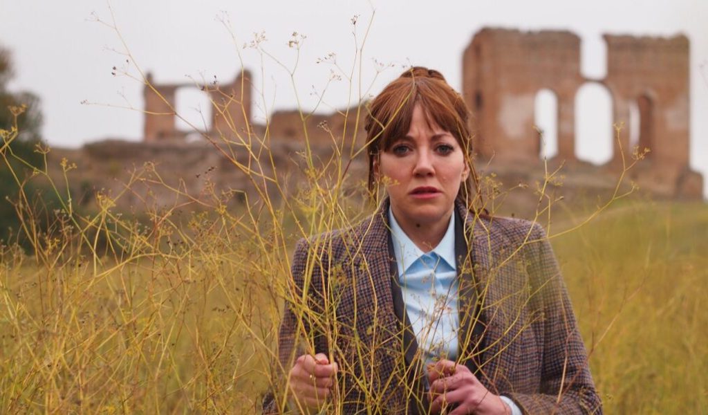 Diane Morgan dans Planète Cunk // Source : BBC Two / Netflix Diane Morgan dans Planète Cunk // Source : BBC Two / Netflix