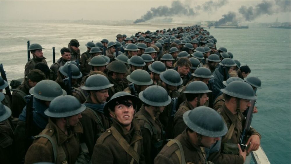 Des soldats dans Dunkerque // Source : Warner Bros. Entertainment Inc.