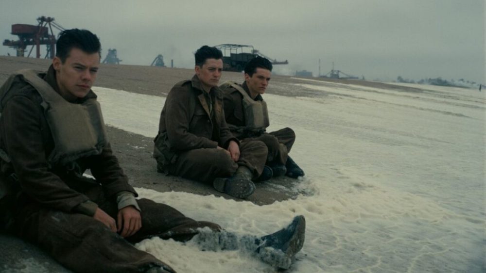 Des soldats dans Dunkerque // Source : Warner Bros. Entertainment Inc.