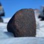La météorite de 7,6 kg. // Source : ESA, Maria Valdes (photo recadrée)