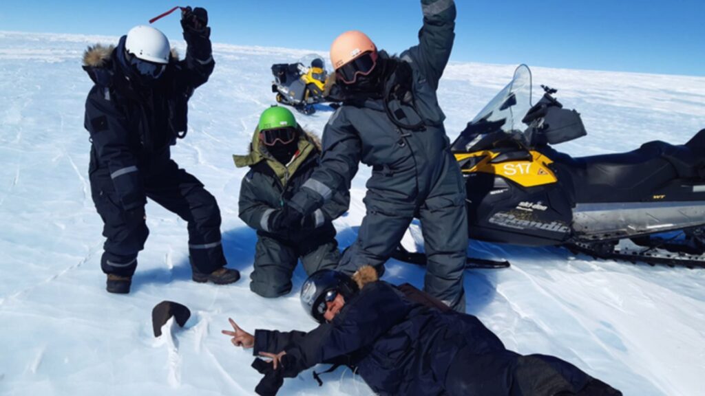 Découverte de la météorite en Antarctique. // Source : ESA, Maria Valdes (photo recadrée)