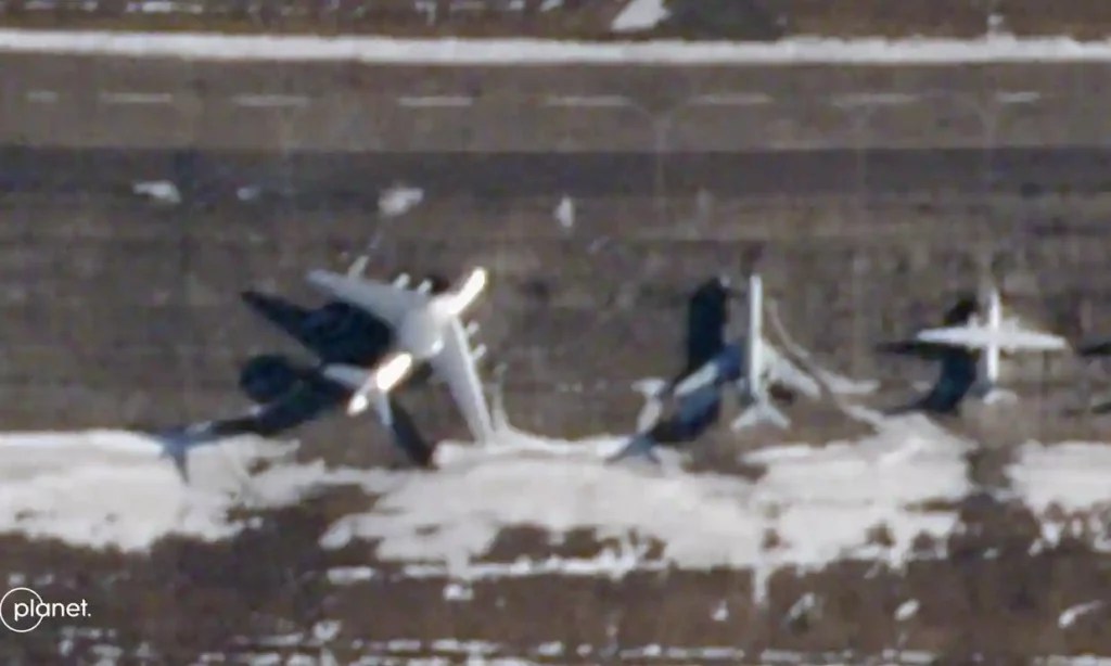 Un Beriev A-50 capturé par image satellite, à la base aérienne de Machulishchy à l'extérieur de Minsk, en Biélorussie, le 19 février 2023. // Source : Planet Labs Pbc/Reuters