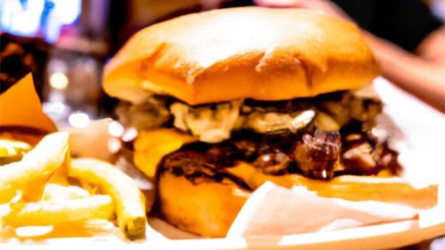 Un burger appétissant ? Et non : c'est un image créée par intelligence artificielle // Source : Lunchbox 