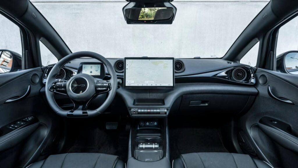 Intérieur BYD Dolphin // Source : BYD