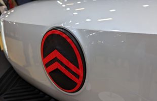 Le nouveau logo devrait être sur les futurs modèles Citroën // Source : Raphaelle Baut