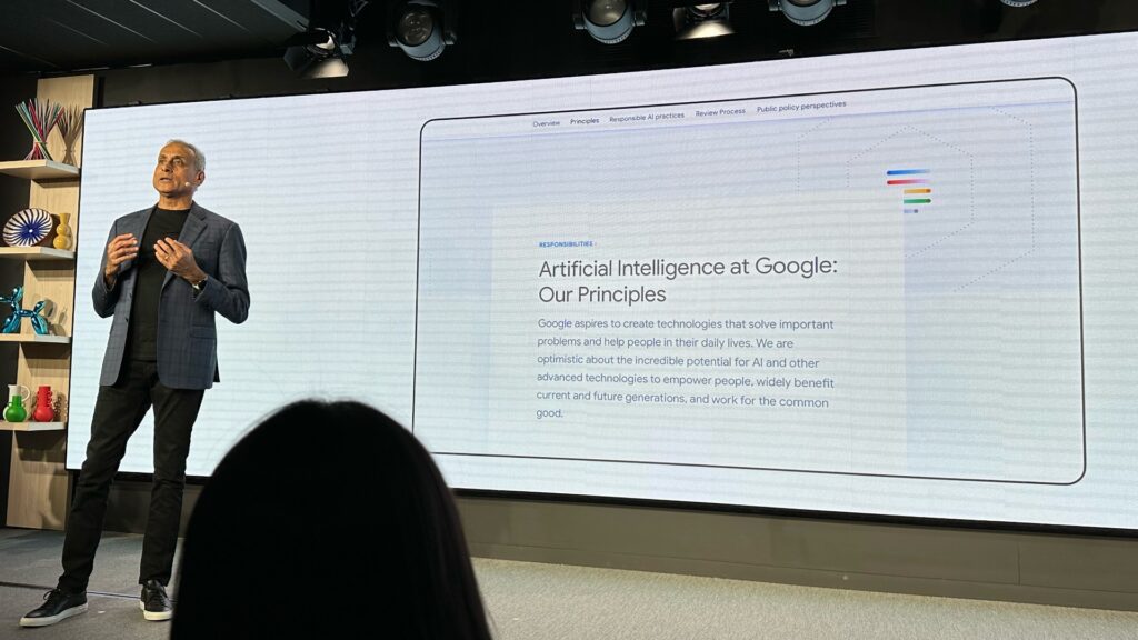 Pour justifier sa décision de ne pas suivre ChatGPT trop rapidement, Google met en avant ses principes éthiques. // Source : Numerama