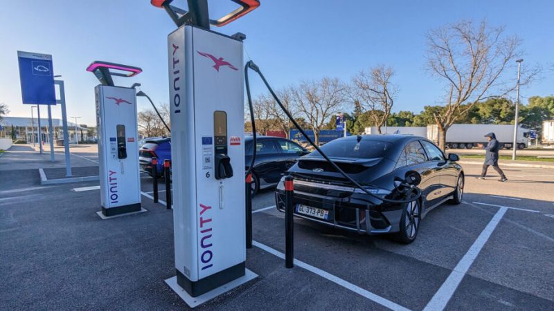 La charge rapide en voiture électrique est beaucoup trop chère La charge rapide en voiture électrique est beaucoup trop chère