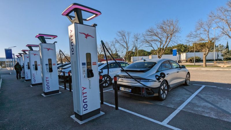 Voiture électrique : et si la charge rapide n’était qu’un élément marketing ?