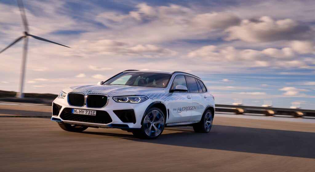 L'iX5 Hydrogen de BMW se recharge en quelques minutes // Source : BMW L'iX5 Hydrogen de BMW se recharge en quelques minutes // Source : BMW