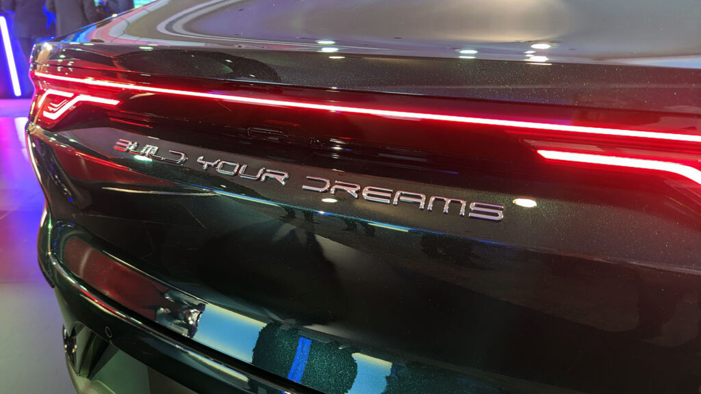 le logo de BYD : Build your Dream  // Source : Raphaelle Baut 