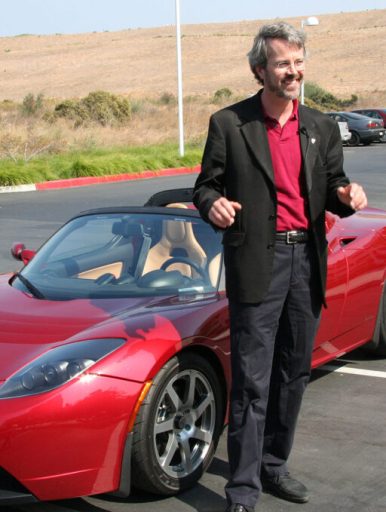 Martin Eberhard devant le Tesla Roadster // Source : Nicki Dugan sur Wikimedia 