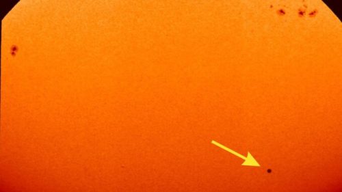 Mercure devant le Soleil. // Source : ESA & NASA/Solar Orbiter/PHI Team