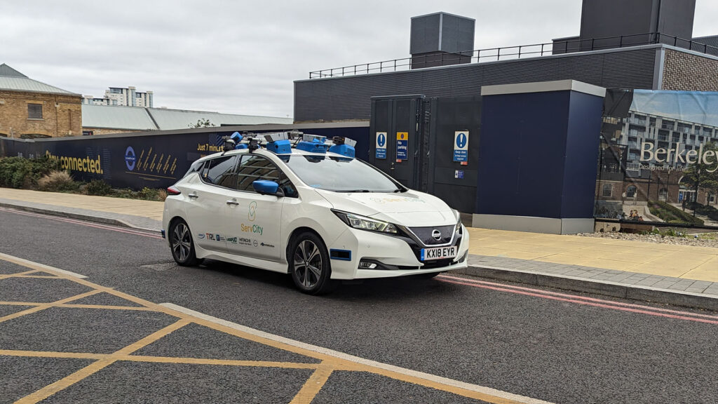 Une des Nissan Leaf de test de conduite autonome à Londres // Source : Raphaelle Baut