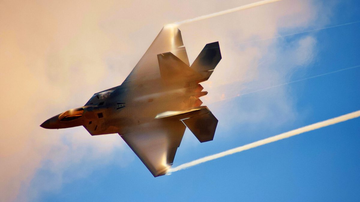 Un F-22, l'avion de chasse envoyé pour surveiller le déplacement des engins suspects. // Source : Unsplash