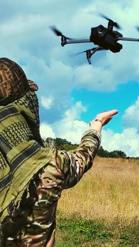 Un soldat formé au pilotage de drone. // Source : Anton Frolov Un soldat formé au pilotage de drone. // Source : Anton Frolov