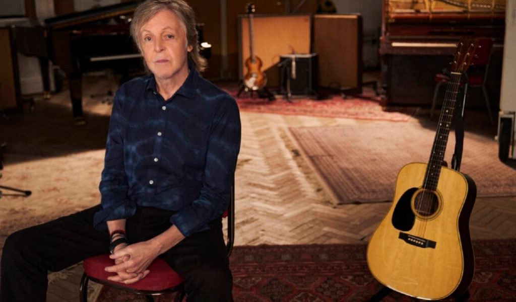 Paul McCartney dans Derrière les murs des studios Abbey Road // Source : Mary McCartney/Disney+