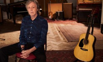 Paul McCartney dans Derrière les murs des studios Abbey Road // Source : Mary McCartney/Disney+