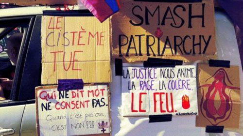 Des affiches lors de la grève féministe du 8 mars 2022 // Source : Journal L'Humanité / YouTube