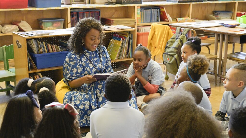 Janine dans Abbott Elementary, un personnage aussi attachant qu'agaçant // Source : ABC/Prashant Gupta