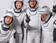 Des astronautes, dont Thomas Pesquet, en blanc. // Source : Flickr/CC/SpaceX (photo recadrée)