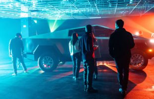 Tesla Cybertruck de pré-production // Source : Tesla