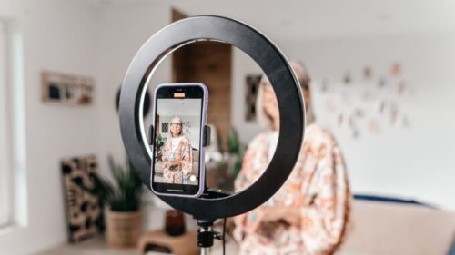 The text seeks to frame the practices of influencers // Source: Canva The text seeks to frame the practices of influencers // Source: Canva
