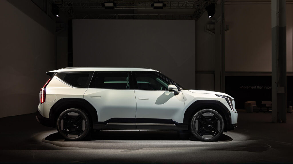 EV9: a very massive look and 5m long // Source: Kia