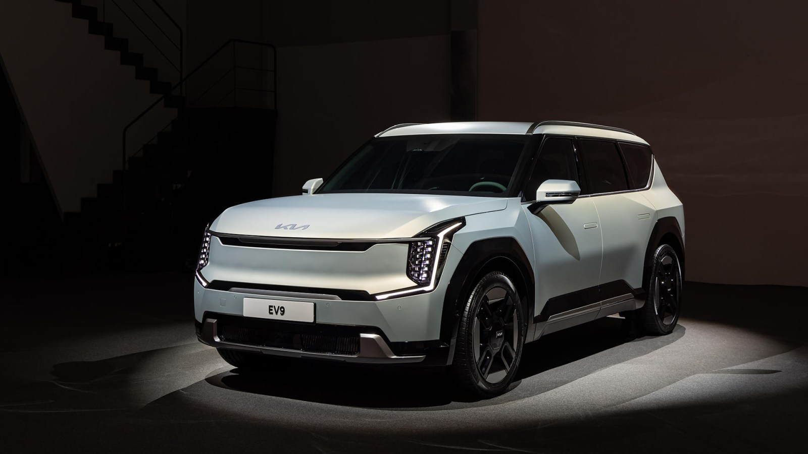 Testez gratuitement et en avant première le kia ev9 en avant-première avec kia idfa et vroom