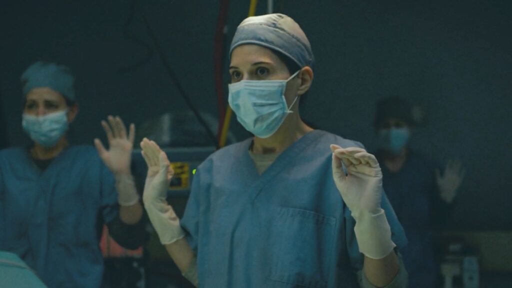 Laura Bailey dans l'épisode 9 de The Last of Us, en infirmière. // Source : HBO