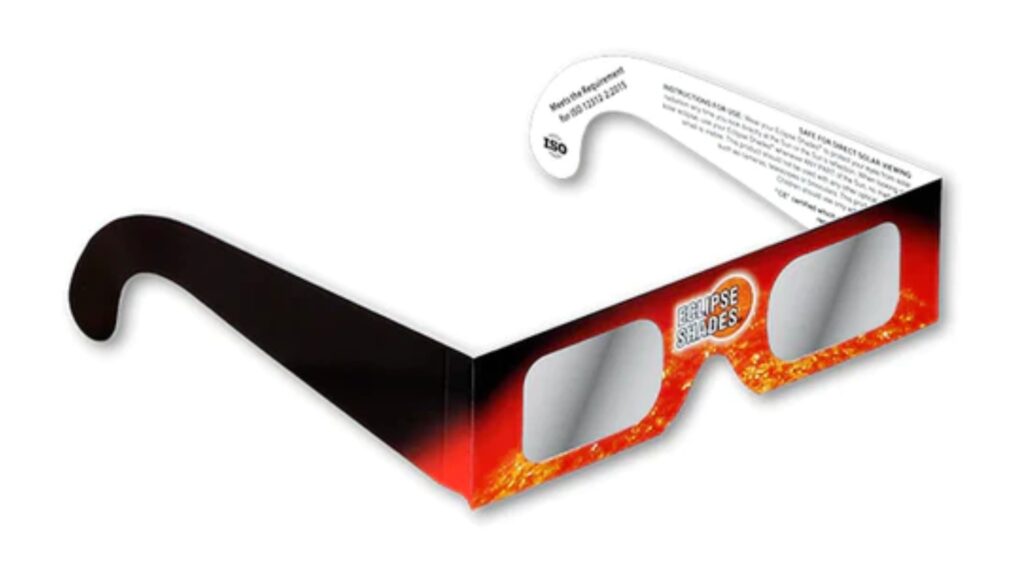 Un esempio di occhiali da indossare per monitorare il sole in sicurezza // Fonte: Andrew McCarthy