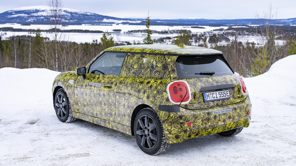 Mini Cooper SE en test hivernaux // Source : Mini