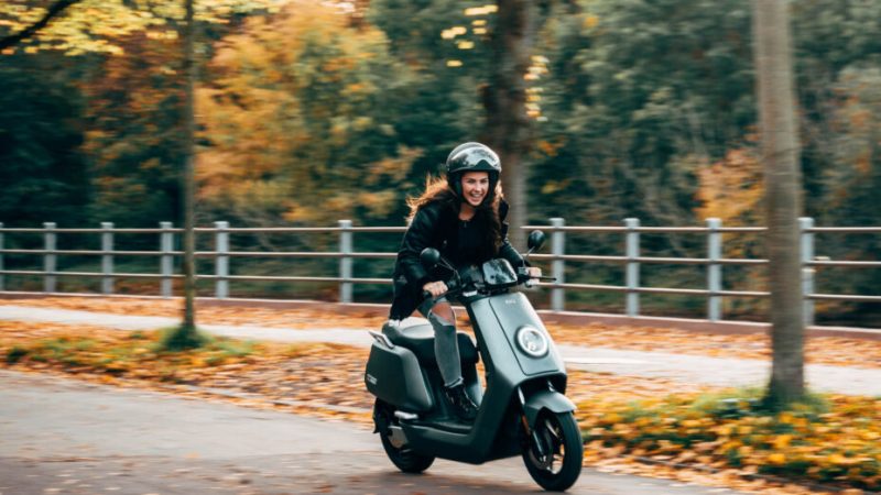 600 € de réduction pour le Niu MQi+ Sport, une référence des deux roues électriques