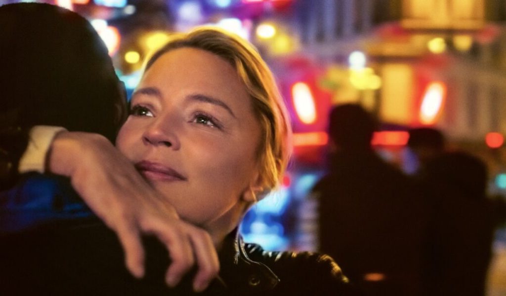 Virginie Efira dans Revoir Paris // Source : Dharamsala / Darius Films / Pathé / France 3 Cinéma