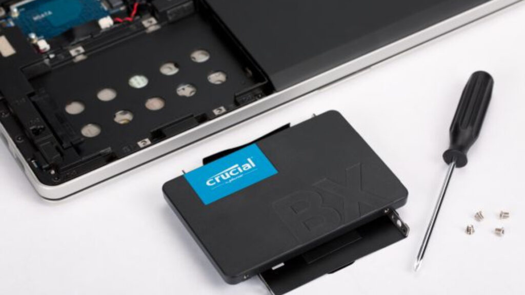 Consultez un tutoriel avant l'instalation de votre SSD si vousn'êtes pas sûr // Source : Crucial