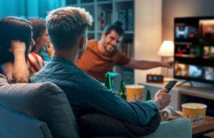 Soirée Cinéma // Source : Adobe Stock