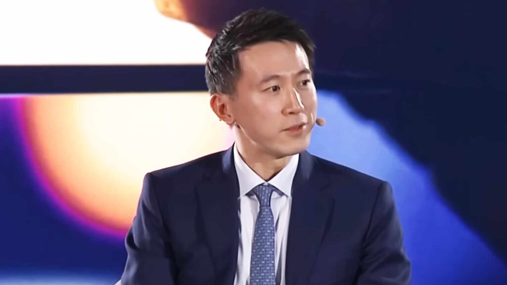 Shou Zi Chew, le PDG de TikTok // Source : YouTube / Bloomberg