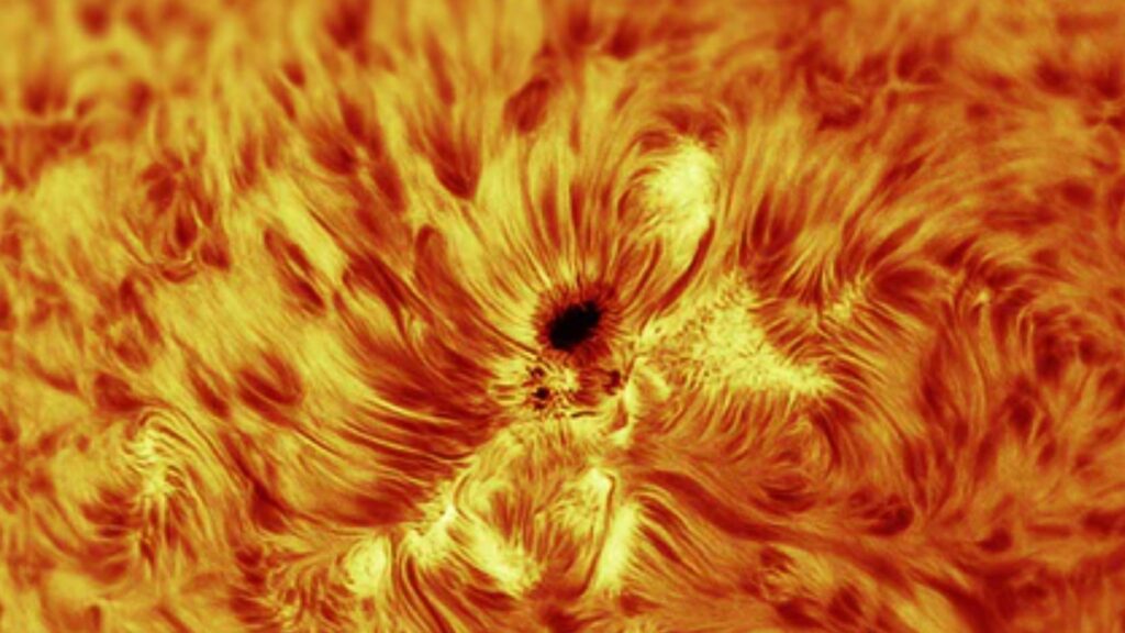 Questa immagine del Sole a risoluzione rara combina 90.000 immagini