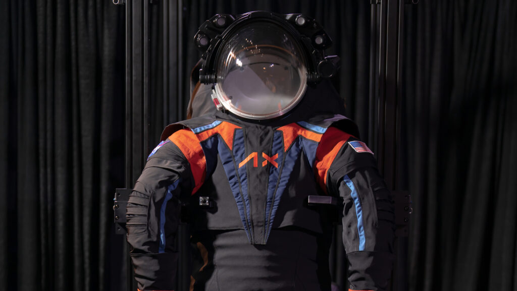 Nowy strój dla astronautów NASA na wyprawę na Księżyc // Źródło: Axiom Space