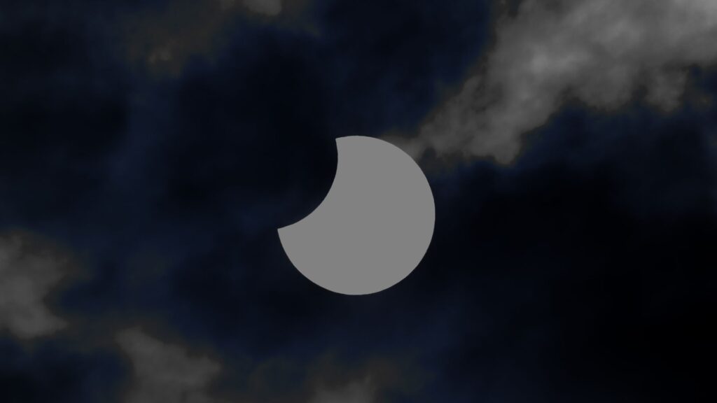 Eclipse solaire, phase partial.  // Source : Canva