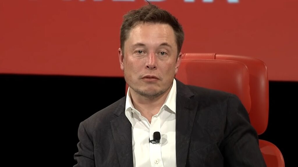 Elon Musk at the time of the Recode conference — lorsqu'il a dit que les Tesla pouvez d'ores et déjà conduire mieux que les humains // Source : YouTube / Recode