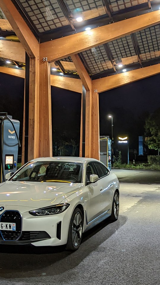 Recharge sur le réseau Fastned // Source : Raphaelle Baut pour Numerama Recharge sur le réseau Fastned // Source : Raphaelle Baut pour Numerama