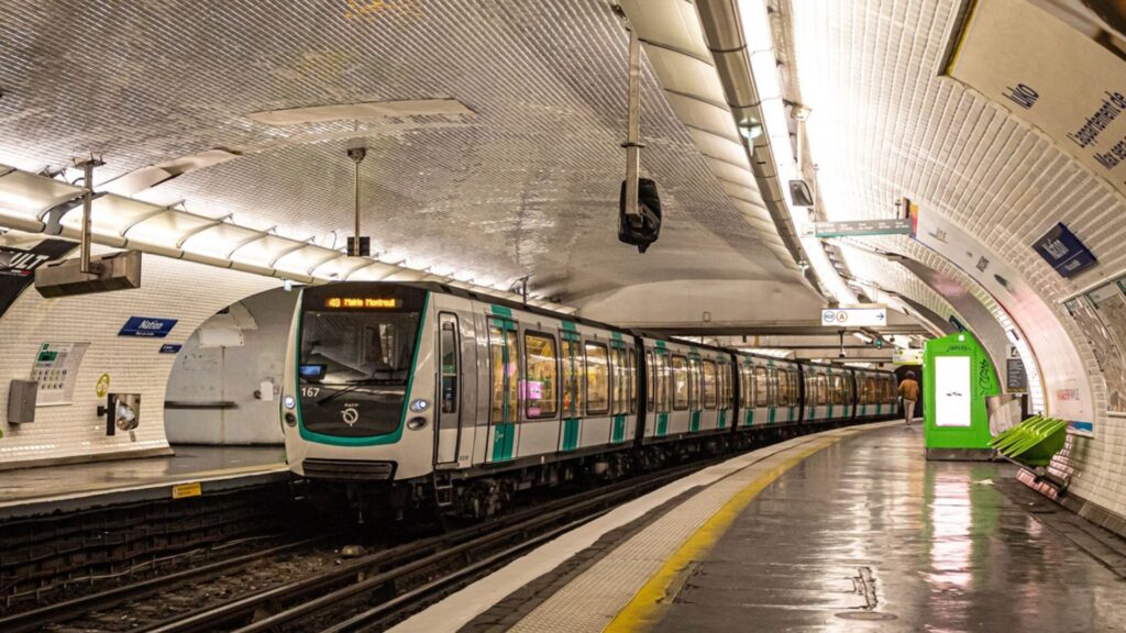 La pollution dans le métro est carbonnée, venant de la combustion lors du freinage, notamment. // Source : Wikimédias