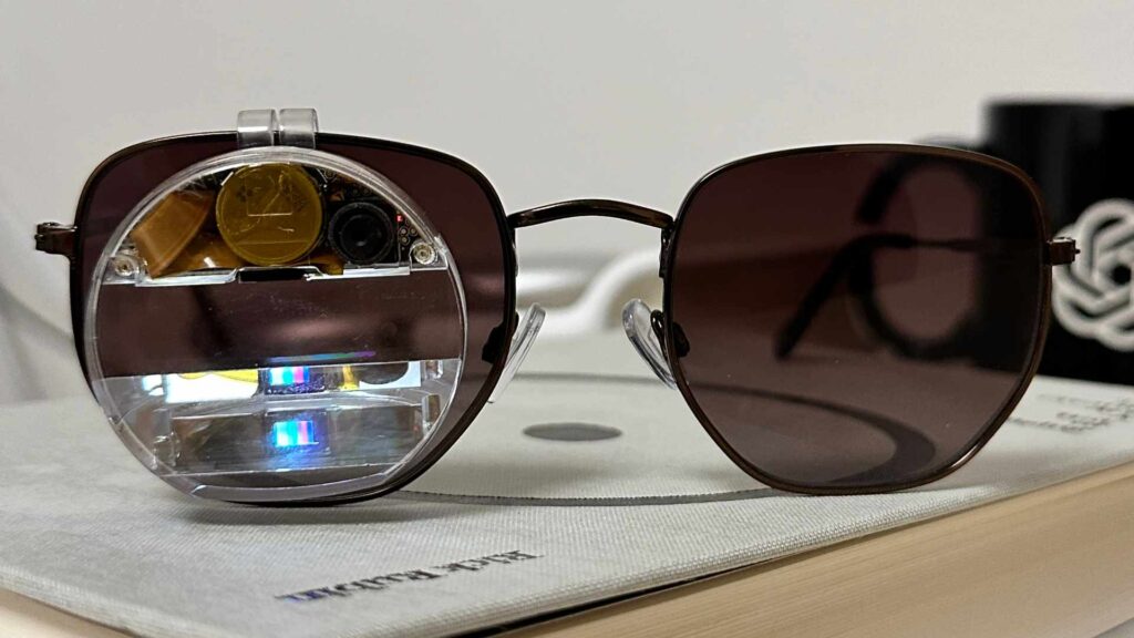 Les lunettes assistant connectés boostées à l'IA // Source : Bryan Chiang