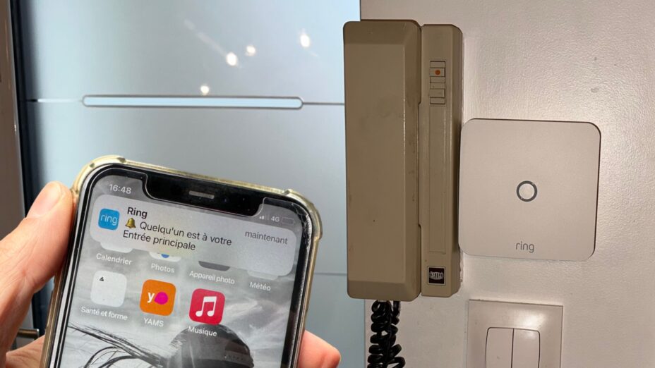 Intercom Ringing Phone Intercom - Numerama
