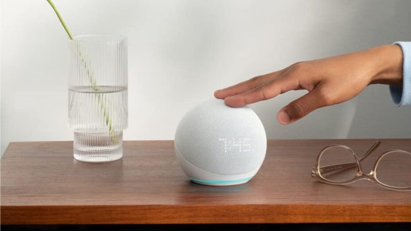 Besoin d’une enceinte connectée bourrée de fonctionnalités ? Amazon brade ses Echo Dot 5
