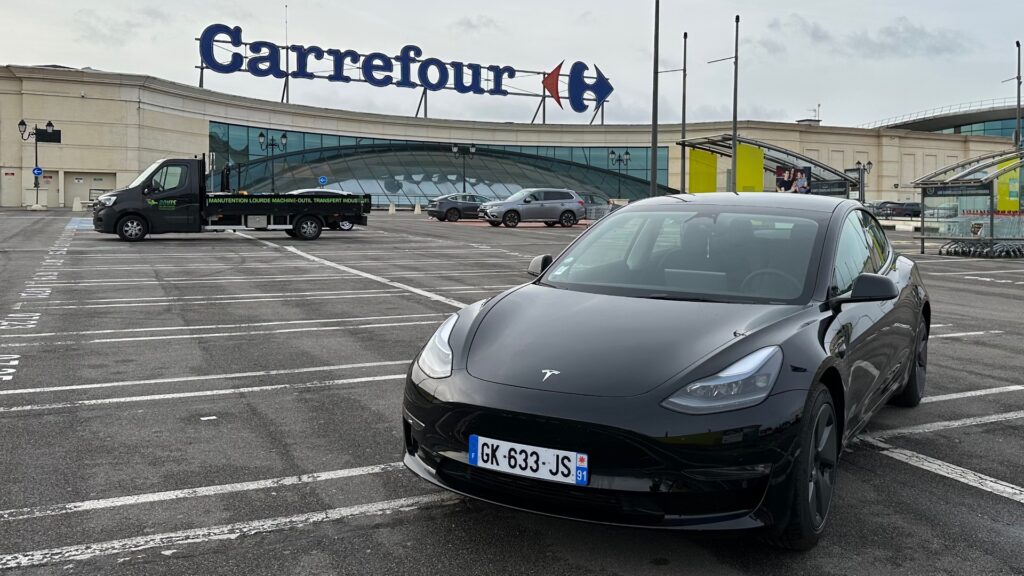 The Model 3 leased by Carrefour.  // Source: Numerama
