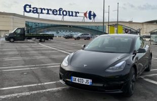 La Model 3 louée par Carrefour. // Source : Numerama