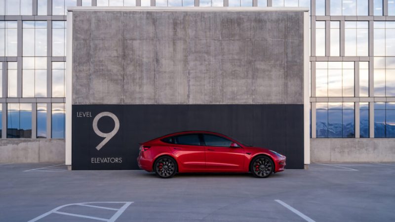 Accident mortel en Tesla à Paris : les conclusions de l’enquête font mentir le conducteur