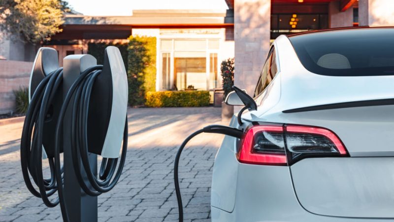 Fini la recharge et les voitures électriques pour les fonctionnaires américains, Trump débranche tout Fini la recharge et les voitures électriques pour les fonctionnaires américains, Trump débranche tout